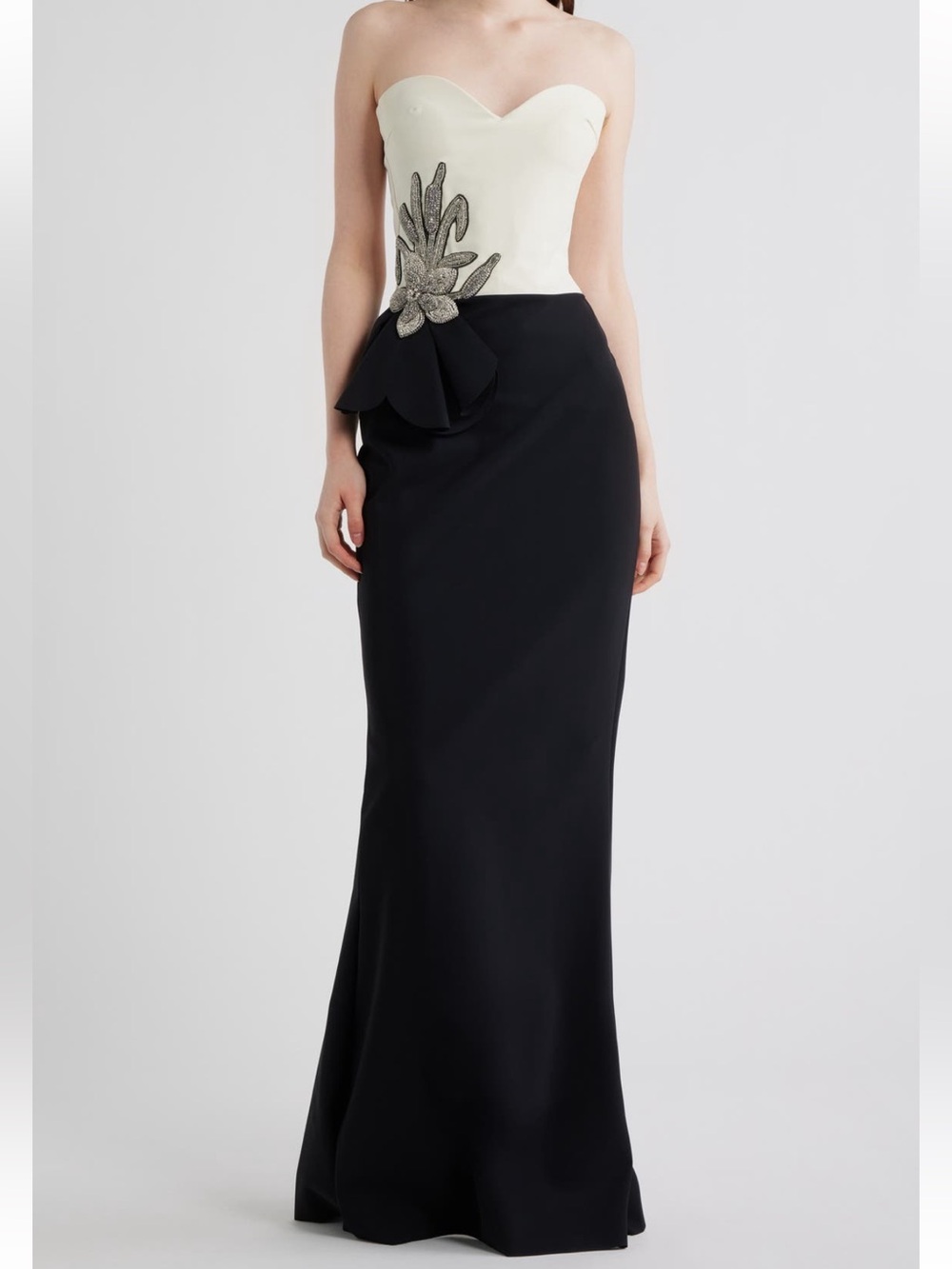 ✨NEW✨Chiara Boni La Petite Robe Grenawa Appliqué
Sleeveless Dress Cream/Black